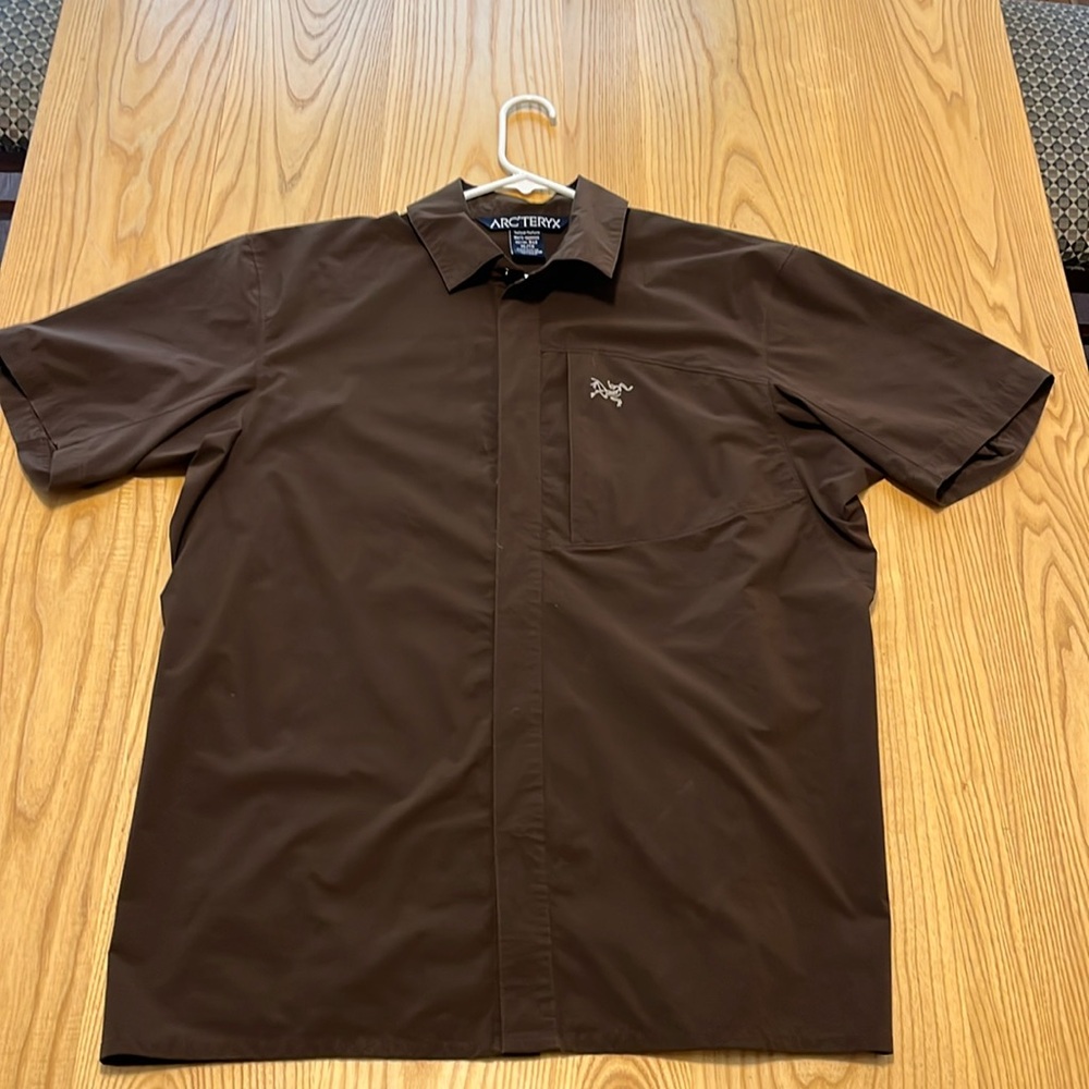 Arc’teyrx covered button short sleeve